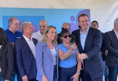 Celina Le&atilde;o entrega novos &ocirc;nibus do Distrito Federal
