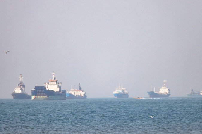 Fujairah é o maior porto e instalação de armazenamento de petróleo dos Emirados Árabes Unidos - (crédito: BBC) Fujairah é o maior porto e instalação de armazenamento de petróleo dos Emirados Árabes Unidos - (crédito: BBC)