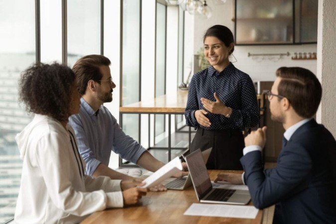 Cultura comercial estimula a empresa a focar o cliente e o crescimento do negócio (Imagem: fizkes | Shutterstock)
- (crédito: EdiCase) Cultura comercial estimula a empresa a focar o cliente e o crescimento do negócio (Imagem: fizkes | Shutterstock)
- (crédito: EdiCase)