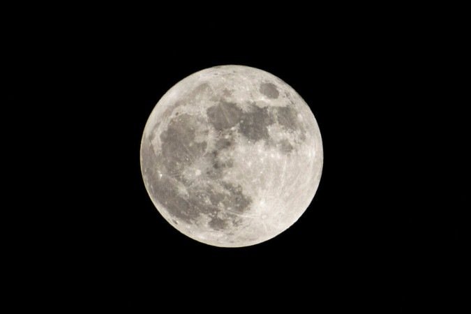 Com cerca de 86% da superfície iluminada, a Lua ainda se destaca no céu (Imagem: Fernando Astasio Avila | Shutterstock) - (crédito: EdiCase) Com cerca de 86% da superfície iluminada, a Lua ainda se destaca no céu (Imagem: Fernando Astasio Avila | Shutterstock) - (crédito: EdiCase)