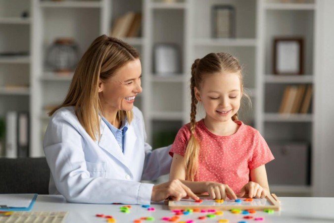 O Transtorno do Espectro Autista e o atraso global do desenvolvimento são condições distintas (Imagem: Prostock-studio | Shutterstock) - (crédito: EdiCase) O Transtorno do Espectro Autista e o atraso global do desenvolvimento são condições distintas (Imagem: Prostock-studio | Shutterstock) - (crédito: EdiCase)