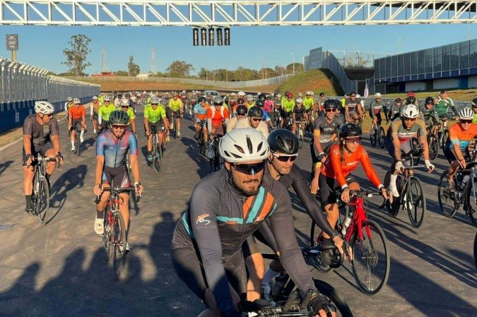 Autódromo de Brasília é reaberto e atrai mais de 400 ciclistas no primeiro dia - (crédito: Davi Cruz/CB/D.A Press) Autódromo de Brasília é reaberto e atrai mais de 400 ciclistas no primeiro dia - (crédito: Davi Cruz/CB/D.A Press)
