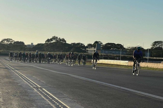 Autódromo de Brasília é reaberto e atrai mais de 400 ciclistas no primeiro dia