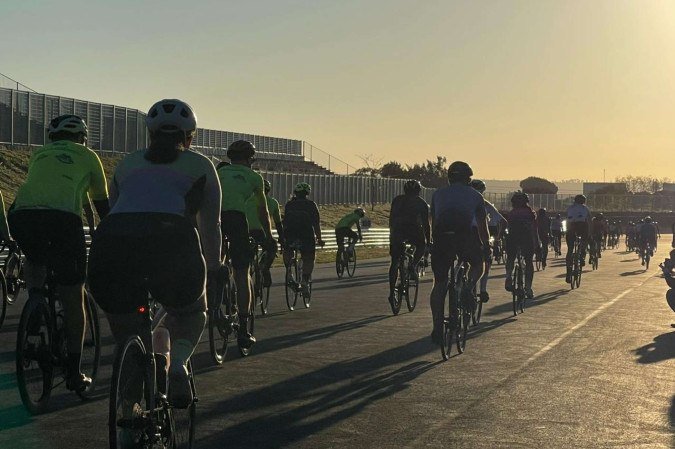 Autódromo de Brasília é reaberto e atrai mais de 400 ciclistas no primeiro dia