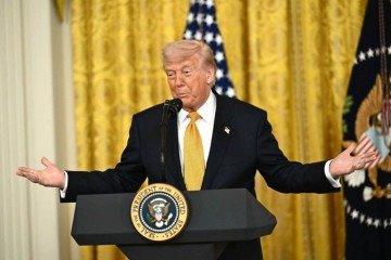 Trump disse que levaria apenas duas semanas para atacar 'cada um dos alvos' restantes no Irã -  (crédito: Kent Nishimura/AFP)
