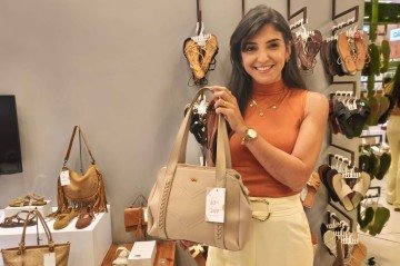 A gerente Viviane Alves aposta nas promoções -  (crédito: Luiz Fellipe Alves/CB/DA Press)