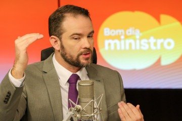 O ministro da Fazenda, Dario Durigan, participa do programa Bom Dia, Ministro
     -  (crédito: Fabio Rodrigues-Pozzebom/ Agência Brasil)