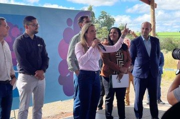 GDF entrega contratos que garantem crédito a famílias do Assentamento Roseli Nunes
 -  (crédito: Davi Cruz/CB/DA Press)