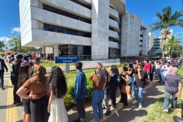 Com temperatura de 26 °C e umidade em 56%, o cenário é de pressa, cansaço e ansiedade -  (crédito: Minervino Júnior/CB/D.A.Press)
