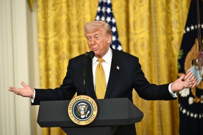 Donald Trump discursa durante Dia das Mães do Exército, no Salão Leste da Casa Branca 



