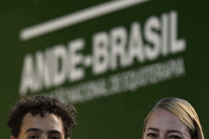 Gabrielle sobre a evolução dos filhos Brayan (E) e Arthur: 