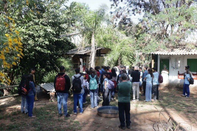Alunos chegam à comunidade de matriz africana Ilê Odé Axé Opô Inle