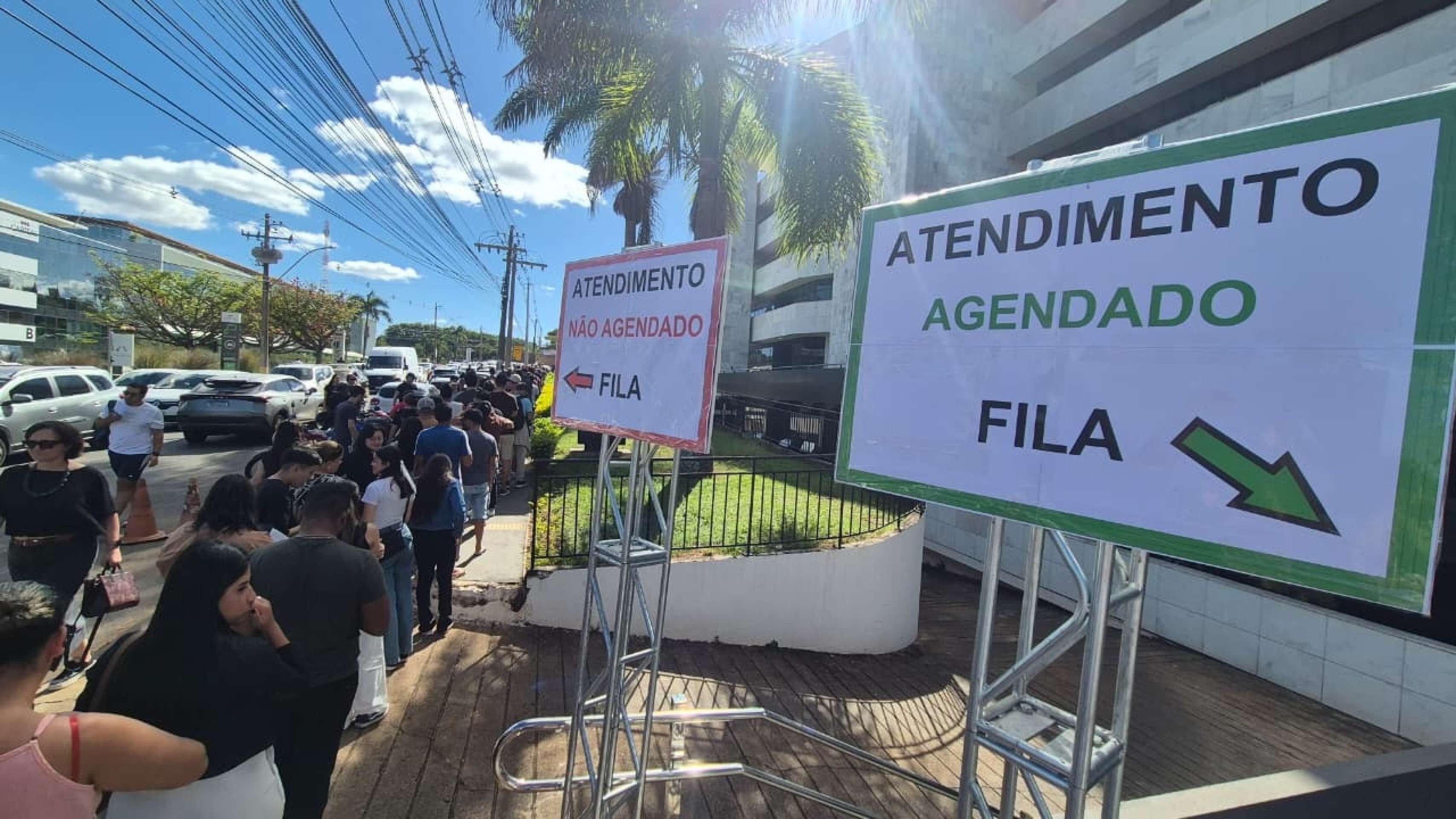 Longas filas no &uacute;ltimo dia para regularizar o t&iacute;tulo de eleitor