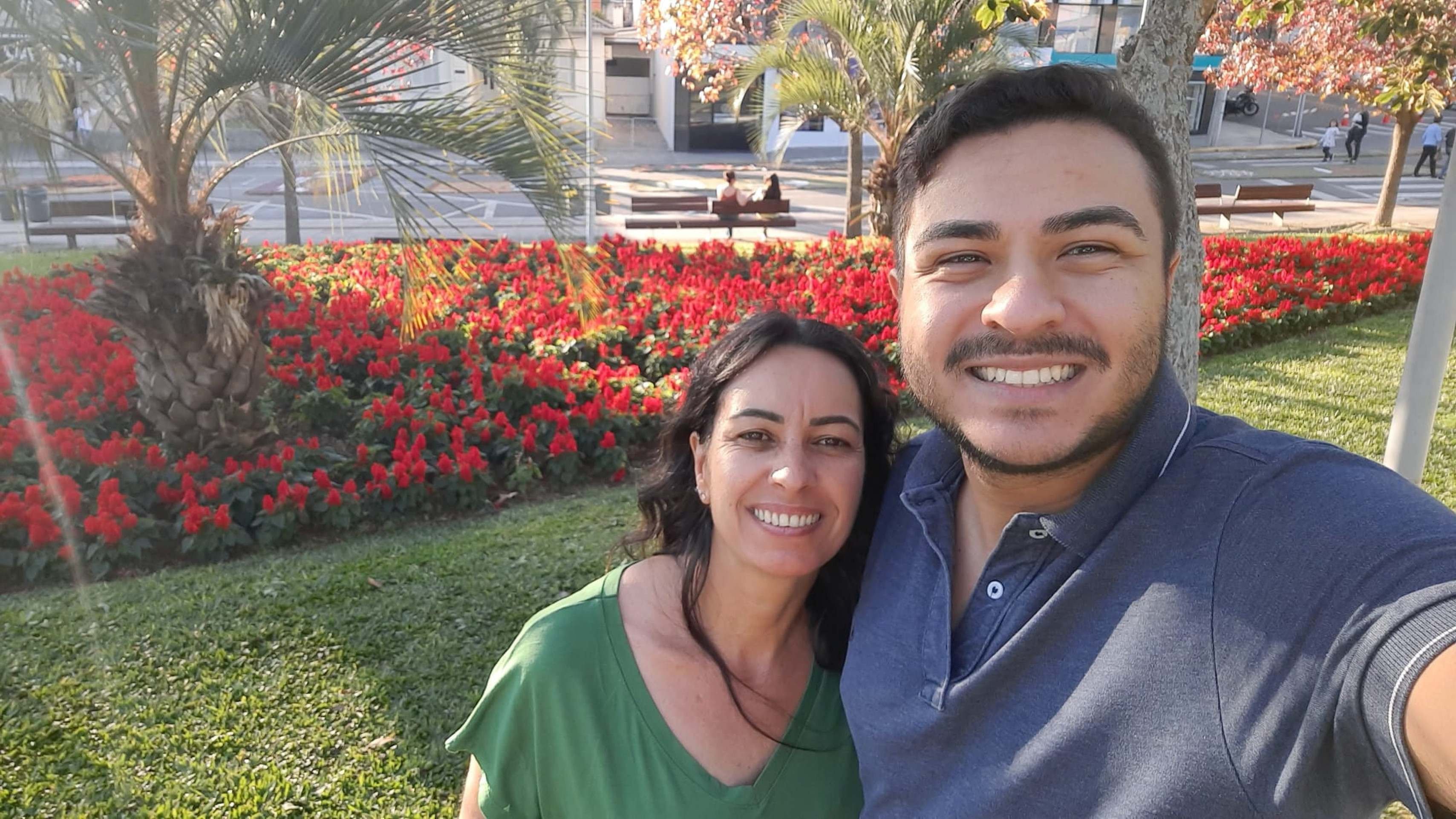 Maria e o filho Matheus se entendem bem apesar da distancia 