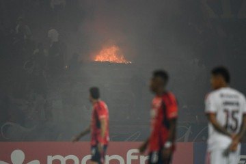 Imagens de violência marcaram o jogo -  (crédito: Jaime Saldarriaga/AFP)