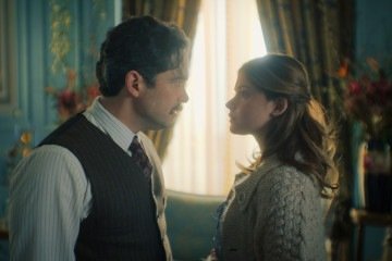 Alfonso Herrera e Nicole Wallace interpretam Esteban Trueba e Clara del Valle na ficção -  (crédito: Divulgação/Prime Video)
