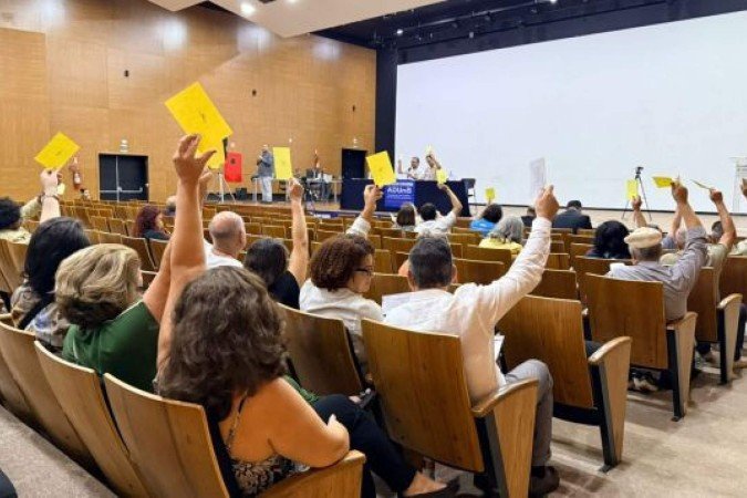 Professores sinalizam greve a partir de votação em assembleia na próxima quinta-feira (14/5) -  (crédito: Reprodução/ADUnB)
