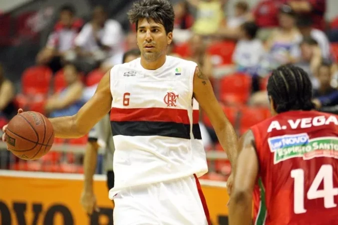 Ded&eacute; Barbosa j&aacute; foi jogador do Flamengo, atual advers&aacute;rio do Bras&iacute;lia Basquete nos Playoffs