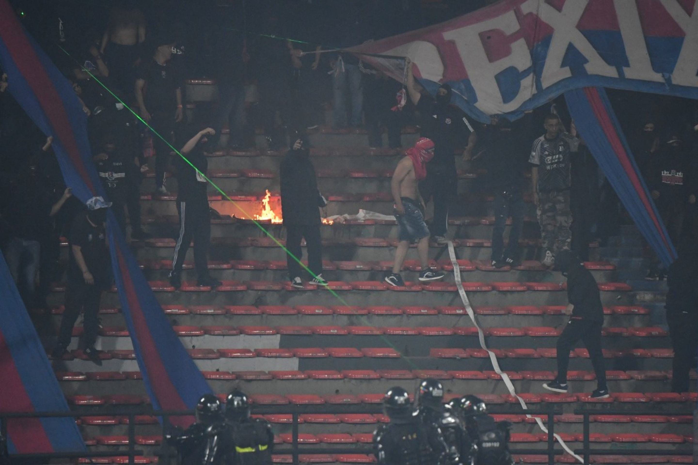 Confus&atilde;o da torcida no jogo entre Independiente Medell&iacute;n e Flamengo