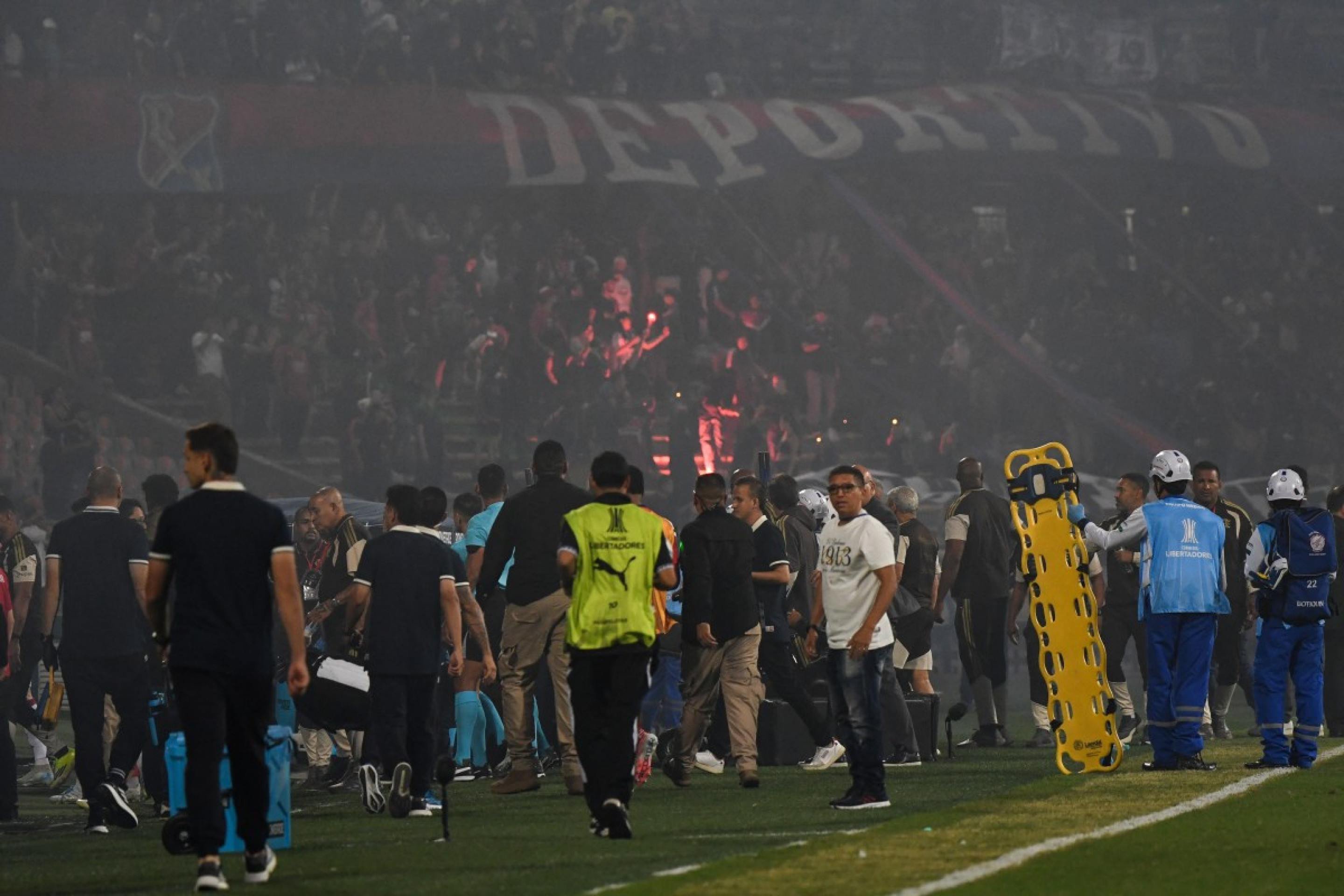 Confus&atilde;o da torcida no jogo entre Independiente Medell&iacute;n e Flamengo