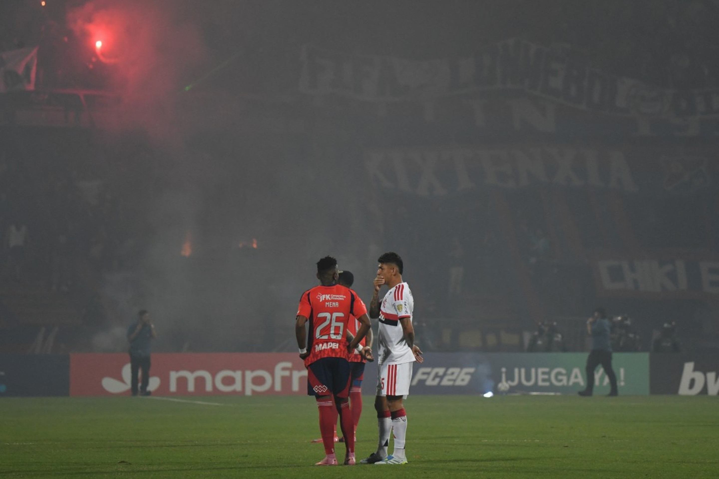 Confus&atilde;o da torcida no jogo entre Independiente Medell&iacute;n e Flamengo