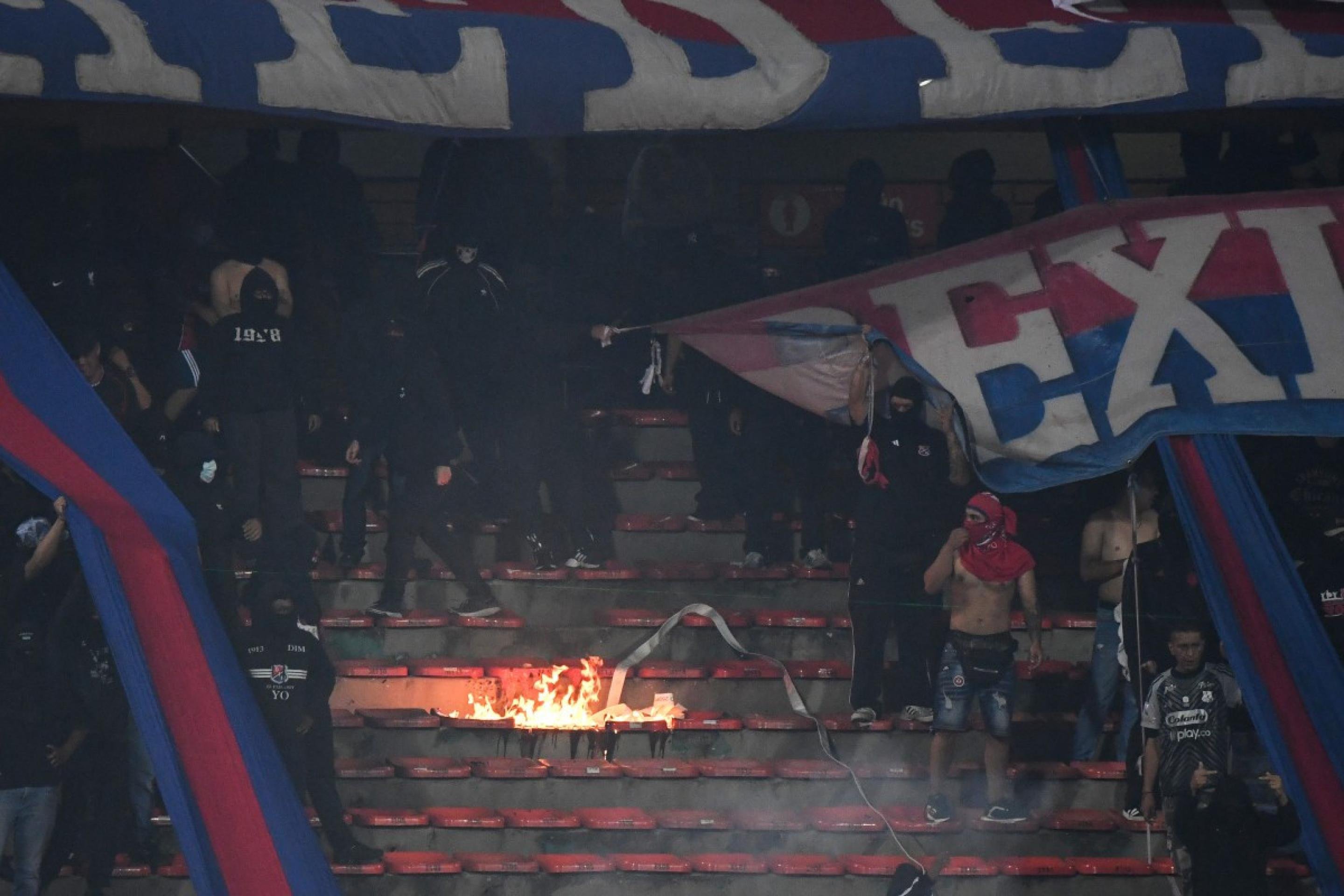Confus&atilde;o da torcida no jogo entre Independiente Medell&iacute;n e Flamengo