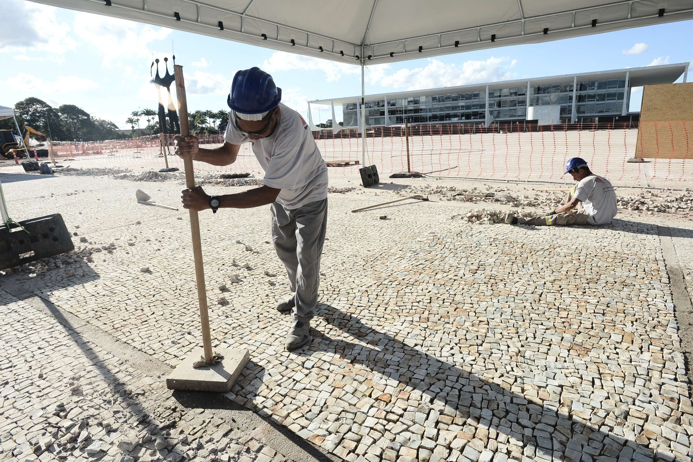 Conclus&atilde;o da obra de restaura&ccedil;&atilde;o da Pra&ccedil;a dos Tr&ecirc;s Poderes est&aacute; prevista para dezembro de 2026