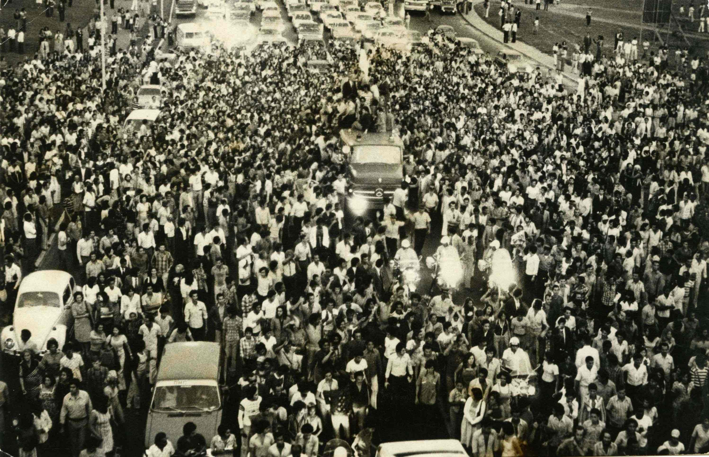  (4A) 23-08-1976. Cr&eacute;dito Arquivo CB - DA Press. Funeral do ex-Presidente da Rep&uacute;blica, Juscelino Kubitschek