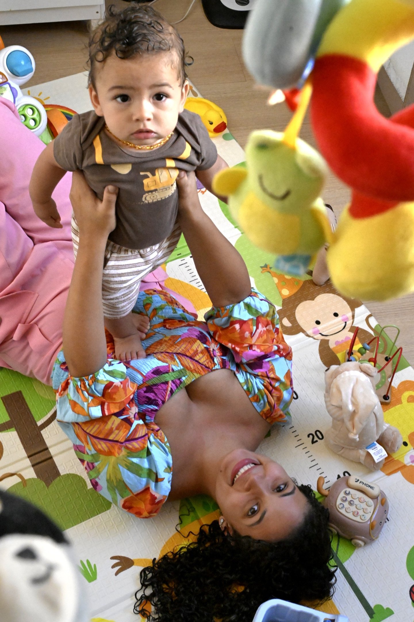  Dia das M&atilde;es.  M&atilde;es de primeira viagem. Na Foto  Maria Lu&iacute;sa Tavares com seu filho, Jo&atilde;o Paulo.