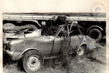   Brasil.  - . Pauta: Presidente JK. Credito: Arquivo/Instituto de Criminalistica do RJ. CD: 21/11/2000. Pasta: KUBITSCHEK, Juscelino. Automovel e caminhao apos o acidente que envolveu o presidente Juscelino Kubitschek.6 ago. 2006. Cidades, p. 30.
      Caption  -  (crédito:  Arquivo/Instituto de Criminalist)