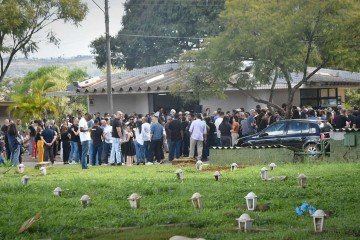 Enterro de Flávio Cruz Barbosa, dono de oficina assassinado por funcionário no Setor de Oficinas Norte -  (crédito: Ed Alves/ CB/D.A Press)