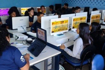 Entre simulações de entrevistas e aulas de cidadania, jovens descobrem que podem ir além na escola e no mercado de trabalho - (crédito: Divulgação/Casa Azul Felipe Augusto) Entre simulações de entrevistas e aulas de cidadania, jovens descobrem que podem ir além na escola e no mercado de trabalho - (crédito: Divulgação/Casa Azul Felipe Augusto)