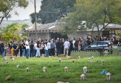 Enterro de Flávio Cruz Barbosa, dono de oficina assassinado por funcionário no Setor de Oficinas Norte -  (crédito: Ed Alves/ CB/D.A Press) -Enterro de Flávio Cruz Barbosa, dono de oficina assassinado por funcionário no Setor de Oficinas Norte -  (crédito: Ed Alves/ CB/D.A Press)