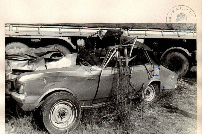 Brasil. - . Pauta: Presidente JK. Credito: Arquivo/Instituto de Criminalistica do RJ. CD: 21/11/2000. Pasta: KUBITSCHEK, Juscelino. Automovel e caminhao apos o acidente que envolveu o presidente Juscelino Kubitschek.6 ago. 2006. Cidades, p. 30.
Caption - (crédito: Arquivo/Instituto de Criminalist) Brasil. - . Pauta: Presidente JK. Credito: Arquivo/Instituto de Criminalistica do RJ. CD: 21/11/2000. Pasta: KUBITSCHEK, Juscelino. Automovel e caminhao apos o acidente que envolveu o presidente Juscelino Kubitschek.6 ago. 2006. Cidades, p. 30.
Caption - (crédito: Arquivo/Instituto de Criminalist)