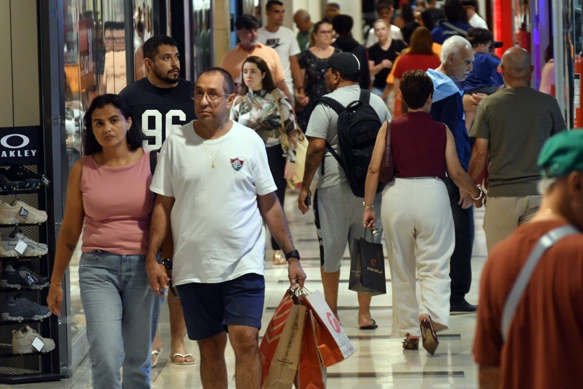 Dia das Mães Bombando: Lojas Lotadas e Expectativa de Vendas Explosivas!