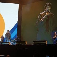Consciente em cada movimento, Djavan abriu o show com a música Sina -  (crédito: João Pedro Alves/CB/D.A. Press)