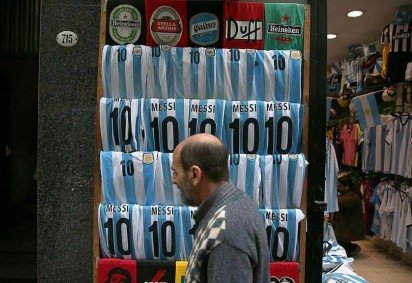 Muitos argentinos levam malas para fazer compras em shoppings do Chile -  (crédito: Getty Images) -Muitos argentinos levam malas para fazer compras em shoppings do Chile -  (crédito: Getty Images)