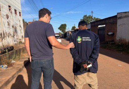 Homem foi preso horas depois do crime -  (crédito: PCGO/Divulgação) -Homem foi preso horas depois do crime -  (crédito: PCGO/Divulgação)