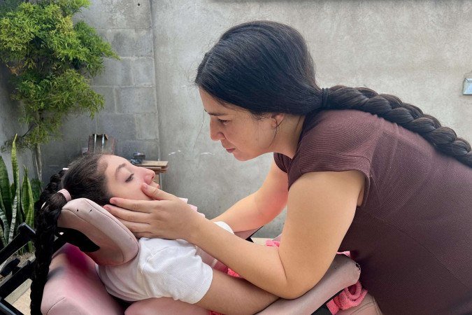 Ianka se casou com Vitor e hoje têm, além de Sophia, outra filha, a Ester. Ela também está grávida de Efraim - (crédito: Julia Carneiro) Ianka se casou com Vitor e hoje têm, além de Sophia, outra filha, a Ester. Ela também está grávida de Efraim - (crédito: Julia Carneiro)