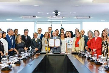 De autoria do líder do PT na Câmara, deputado federal Pedro Uczai (PT-SC), o projeto de lembrança às vítimas da pandemia provocada pelo coronavírus institui a data do 12 de março como dia de memória às vítimas da covid-19 -  (crédito: Wallison Breno/PR)