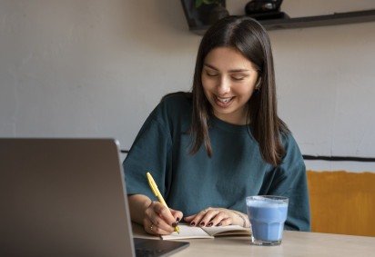 Áreas administrativa, educação, direito, informática e contabilidade concentram o maior número de oportunidades disponibilizadas nesta semana
 -  (crédito: Reprodução / Freepik)