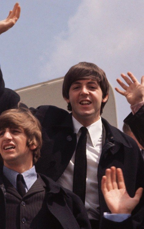 A banda tocou no telhado do número 3 da rua Savile Row durante 42 minutos em uma tarde fria de janeiro -  (crédito: Apple Corps)