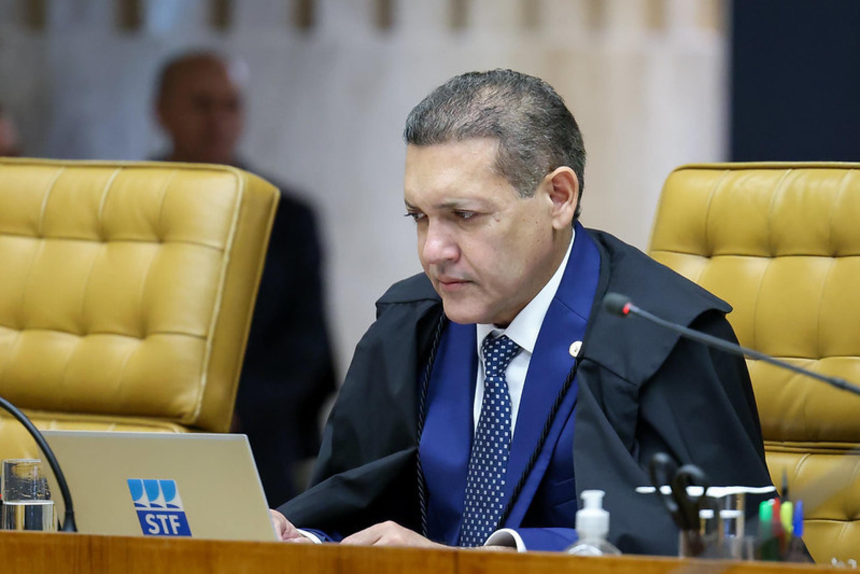 Nunes Marques convida Jair Bolsonaro para cerimônia de posse no TSE