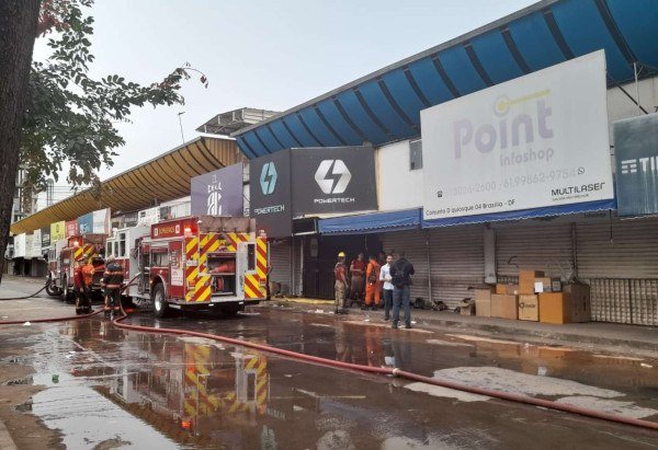 Incêndio atinge Feira dos Importados nesta segunda -  (crédito: Letícia Mouhamad/CB/D.A Press)