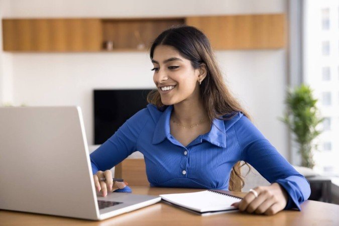 Entender o que priorizar nos estudos e manter o foco ao longo da preparação pode fazer toda a diferença no seu desempenho nas provas (Imagem: fizkes | Shutterstock) - (crédito: EdiCase) Entender o que priorizar nos estudos e manter o foco ao longo da preparação pode fazer toda a diferença no seu desempenho nas provas (Imagem: fizkes | Shutterstock) - (crédito: EdiCase)