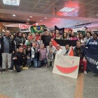 Durante discurso feito após o desembarque, Thiago afirmou que ele e outros ativistas foram interceptados 'ilegalmente' em águas internacionais, a mais de mil quilômetros de Gaza -  (crédito: Darcianne Diogo/CB)