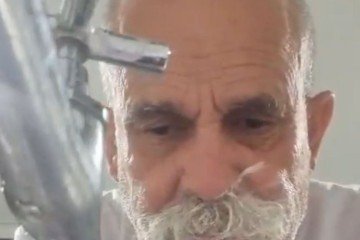 Deputado grava vídeo lavando a barba com detergente: "Eu uso Ypê" - Reprodução/Redes sociais