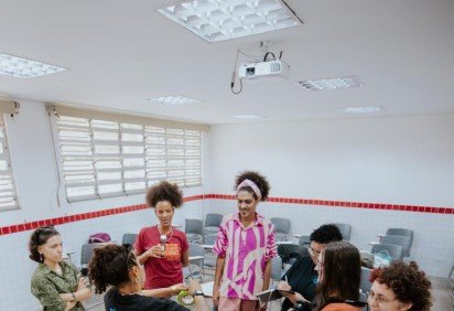 Iniciativa voltada para moradores da periferia do DF oferece formação gratuita nas áreas de roadie, operação de áudio e direção de palco, com bolsa auxílio 
 -  (crédito: Thaís Mallon)