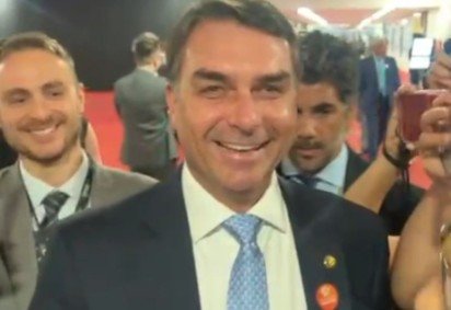 Flávio Bolsonaro chega para a posse de Kassio Nunes Marques no TSE -  (crédito: Vanilson Olveira/DA Press) -Flávio Bolsonaro chega para a posse de Kassio Nunes Marques no TSE -  (crédito: Vanilson Olveira/DA Press)