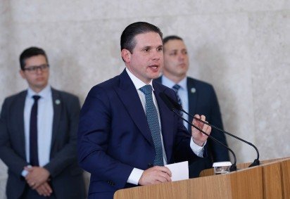 Segundo Motta, o modelo busca equilibrar o atendimento às demandas dos trabalhadores com um prazo para adaptação do setor produtivo

 -  (crédito: Marina Ramos / Câmara dos Deputados) -Segundo Motta, o modelo busca equilibrar o atendimento às demandas dos trabalhadores com um prazo para adaptação do setor produtivo

 -  (crédito: Marina Ramos / Câmara dos Deputados)